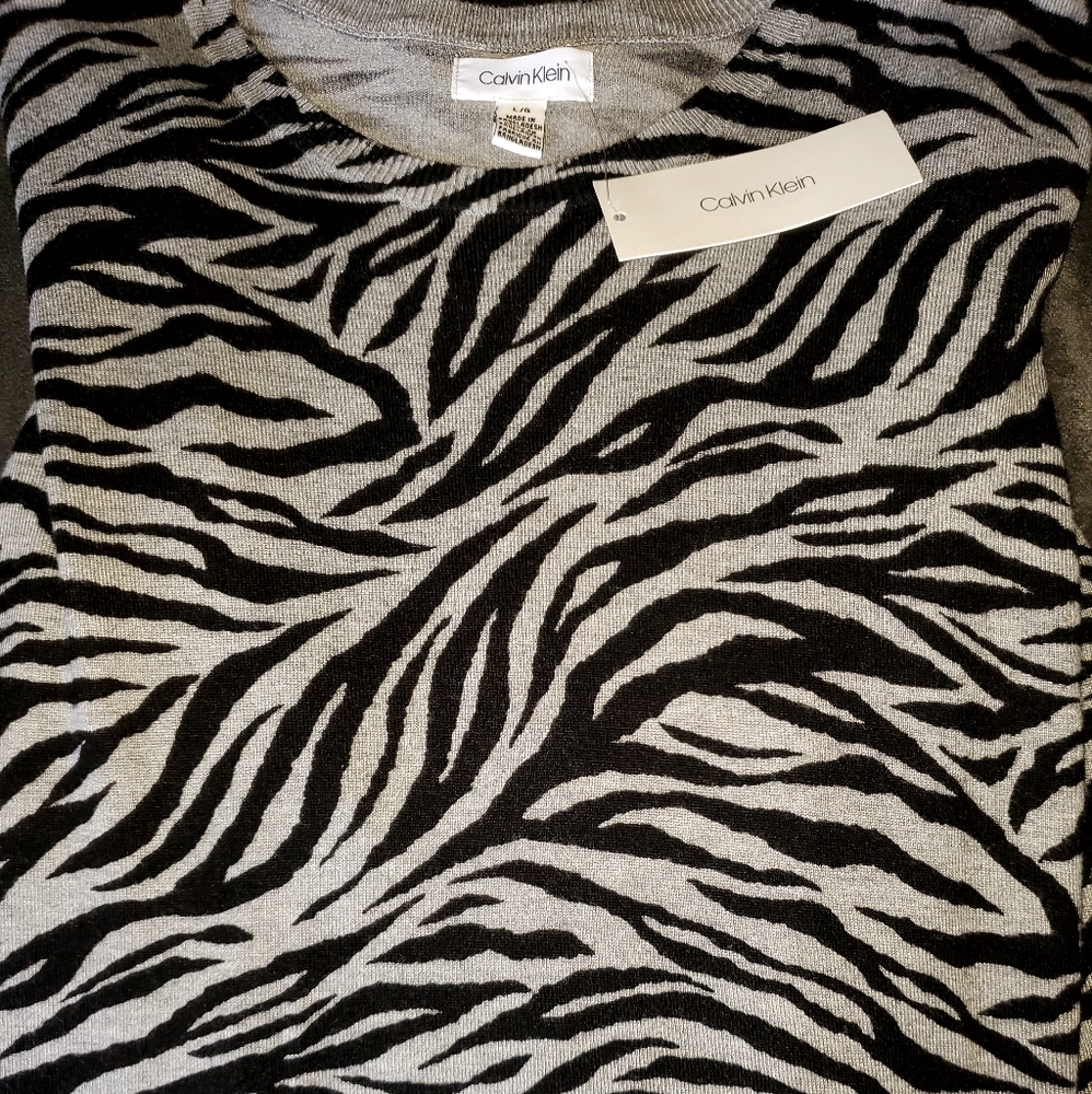 NWT, Calvin Klein animal print lightweight sweater with decorative hem. XL